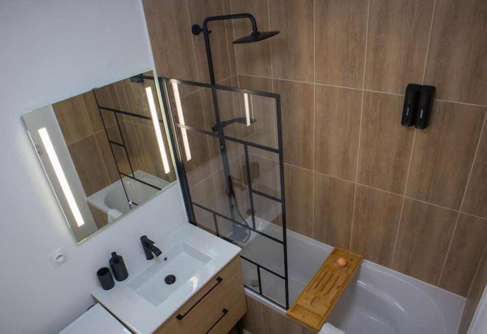 Luxury Apartment «Le Jurassien», Gex-Geneve Cessy Exterior photo